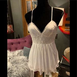 NWOT Beiza white lace camisole